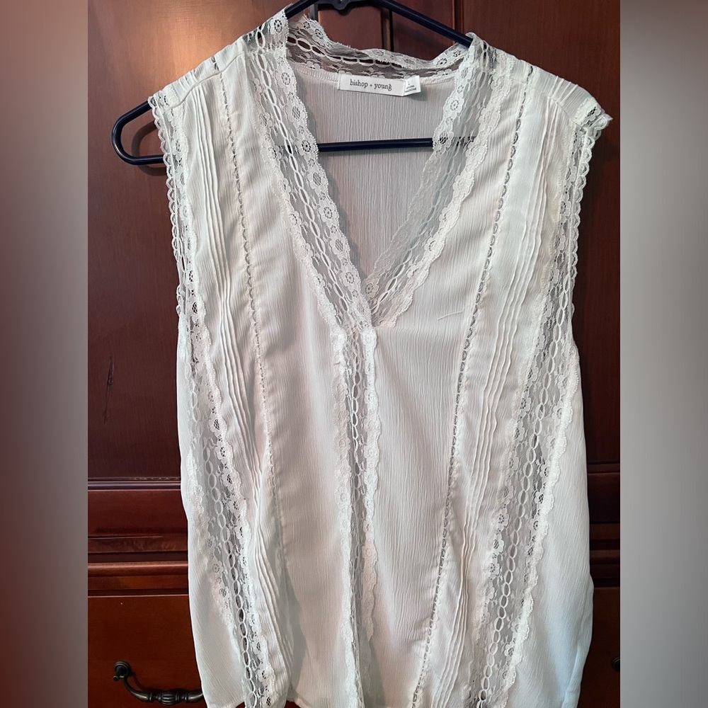 Sz Large Bishop and Young Sleeveless Blouse